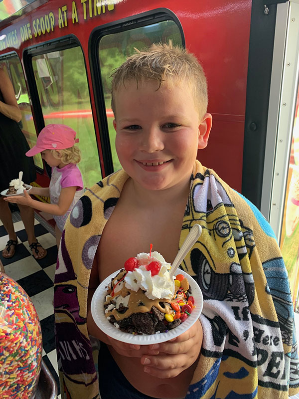 https://icecreamemergency.com/wp-content/uploads/2022/12/southwest-ct-franchise-kid-with-ice-cream.jpg